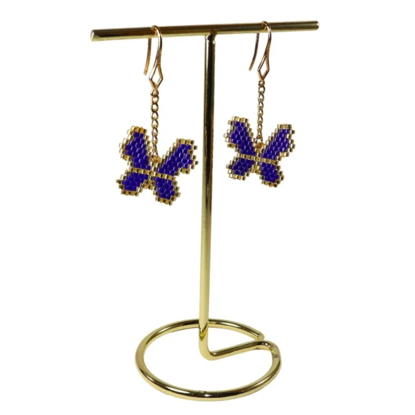 Aretes con dije de mariposa bordada con Delica Miyuki