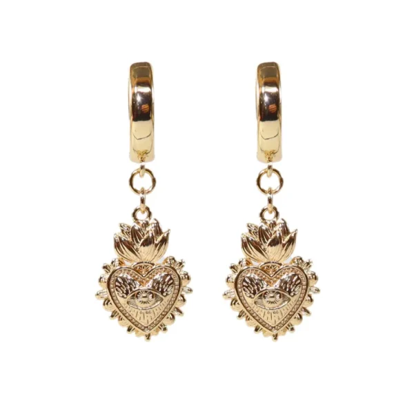 Aretes con dije del Sagrado Corazón
