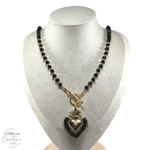 Collar con dije del Sagrado Corazón