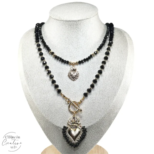 Collar con dije corazón ojo