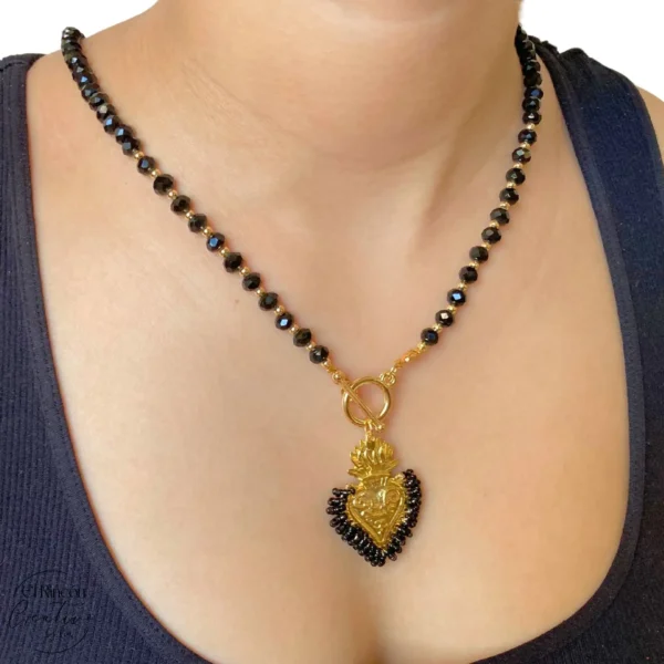 Collar con dije del Sagrado Corazón