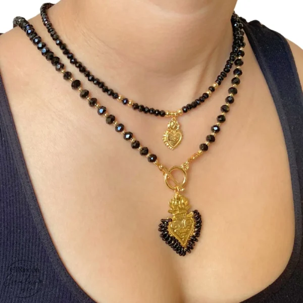 Collar con dije corazón ojo