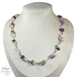 Collar con chip de Piedras Naturales y componentes de chapa de oro